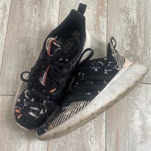 Adidas Questar Flow Sneakers